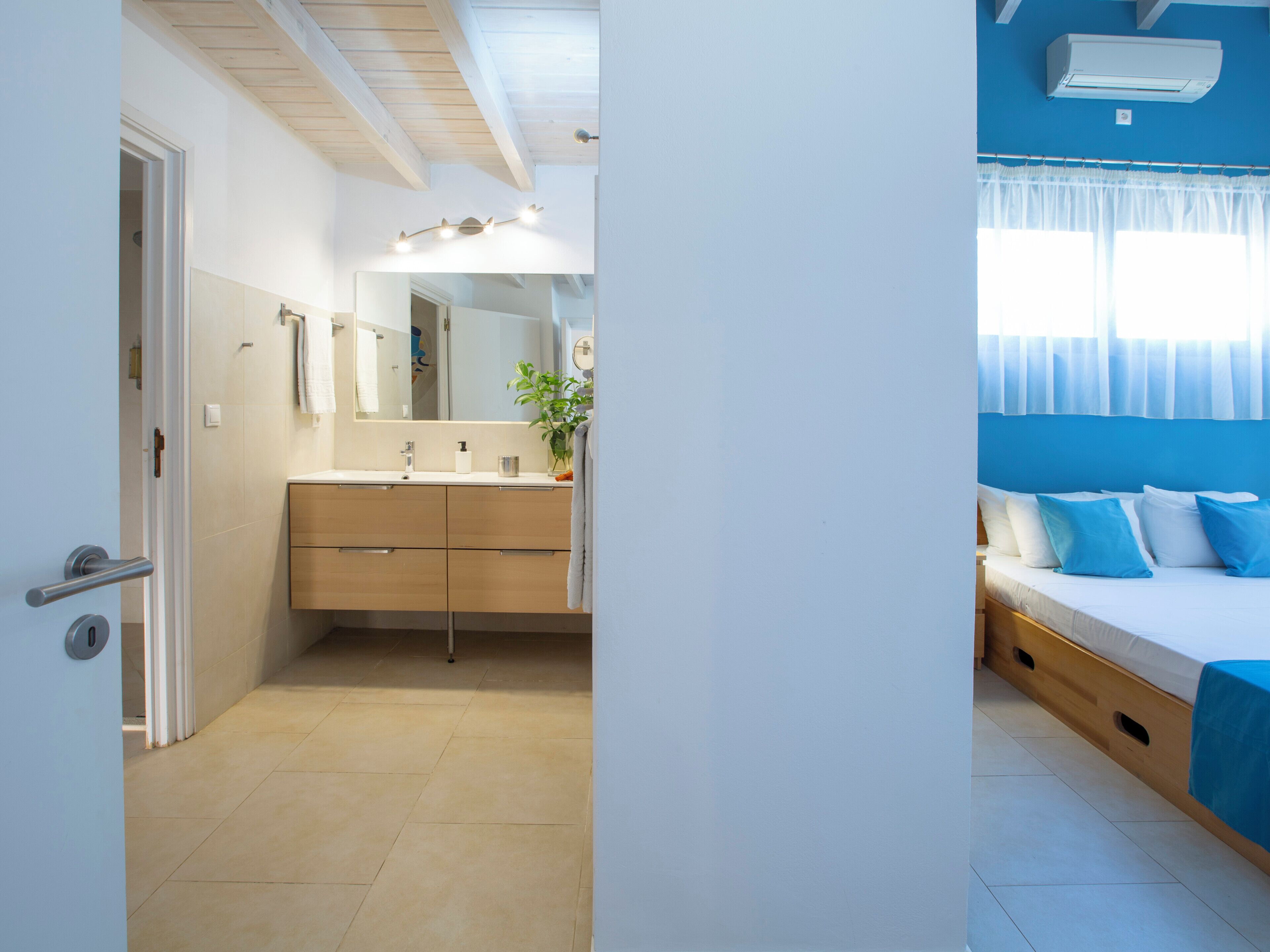 3 bedrooms, desk, iron/ironing board, WiFi
