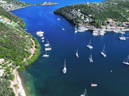 Villa Amoudia - Luxury Villa right on the beach with Private Pool