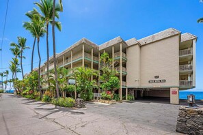 Exterior - Superb Oceanfront 🐠 Condo Over The Lagoon Garden! 🌺 Hale Kona Kai 411 (Kailua Kona)