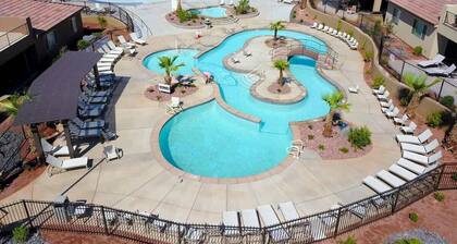 PVZ 98| Sleeps 43 * Pool & Hot Tub! * Sports Court