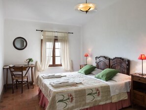 5 chambres, fer et planche à repasser, accès Internet