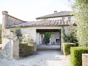 Exterior - Montestigliano, an authentic farmhouse in the heart of Tuscany, is an oasis of peace and beauty that offers its guests refined residences and an enchanting view (Rosia - Sovicille)