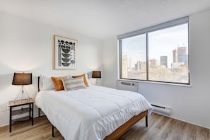 2 bedrooms, desk, iron/ironing board, WiFi