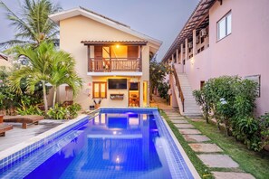 Hồ bơi ngoài trời 
