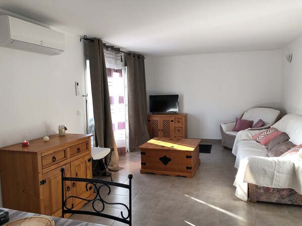 Téléviseur, bureau