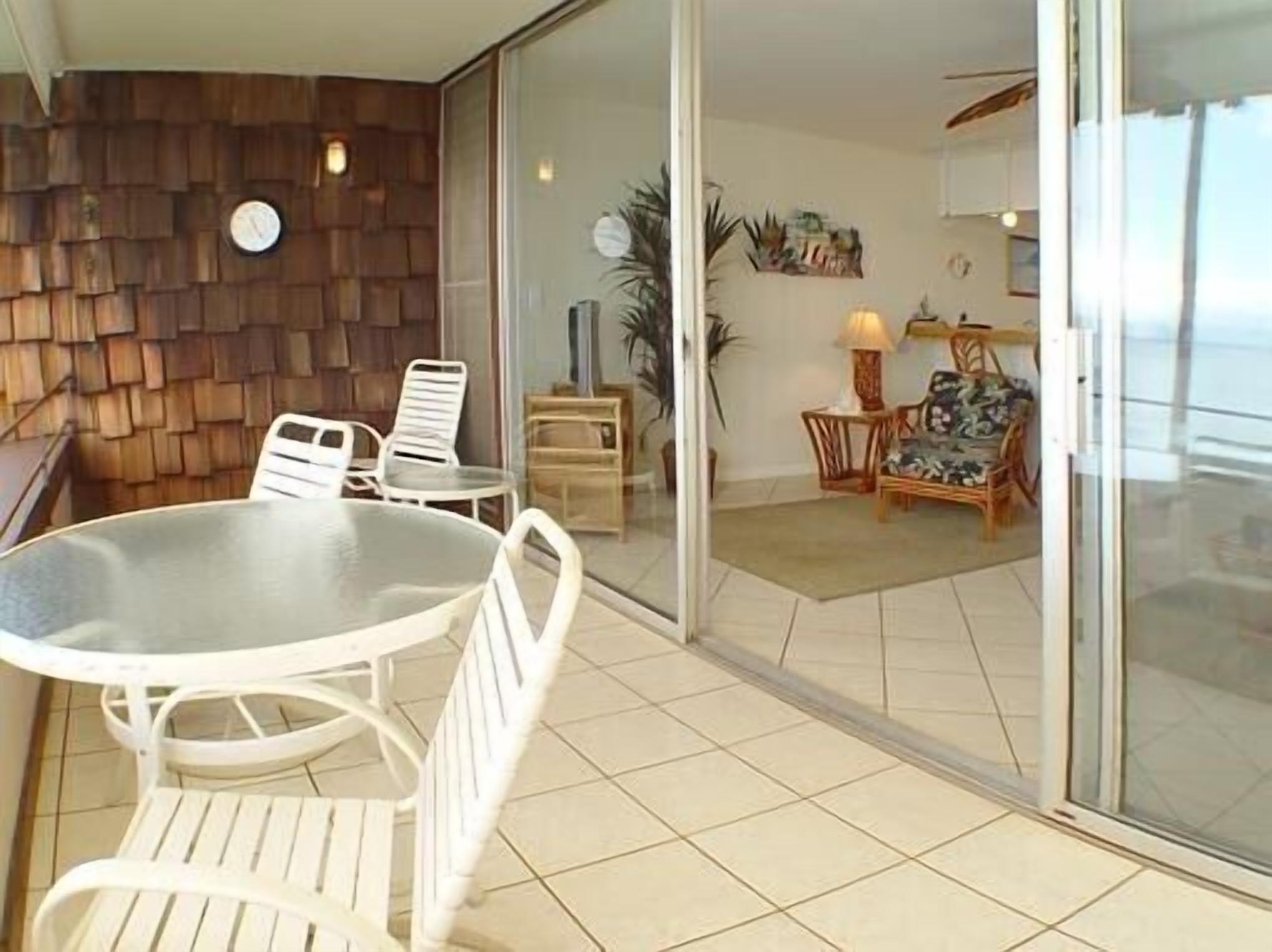 Last minute flash sale! 201 2nd floor, extra wide, corner 1 bed, 1 bath condo