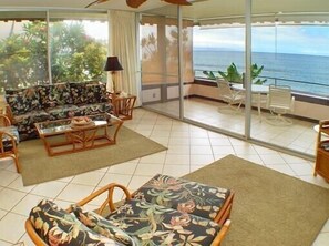 Smart TV, books - REDUCED RATES! 201 2nd floor, extra wide, corner 1 bed, 1 bath condo (Lahaina)