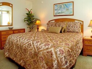 1 bedroom, iron/ironing board, travel cot, free WiFi - REDUCED RATES! 201 2nd floor, extra wide, corner 1 bed, 1 bath condo (Lahaina)