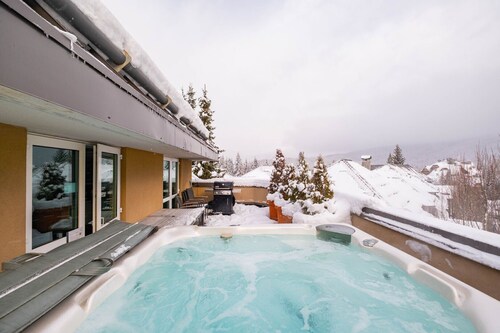 Blackcomb Ski-in/out | Private hot tub | BBQ