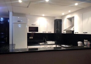 Réfrigérateur, four, plaque de cuisson, lave-vaisselle