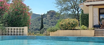 AT THE CHATEAU D'O LE CHATELET