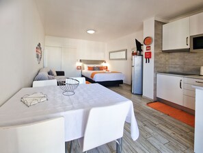 1 dormitorio, tabla de planchar con plancha, wifi gratis y ropa de cama