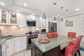 Fridge, microwave, oven, stovetop - Tropical Garden View 2 bed, 2 bath at Sanibel Moorings #842 (Sanibel)