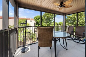 Outdoor dining - Tropical Garden View 2 bed, 2 bath at Sanibel Moorings #842 (Sanibel)