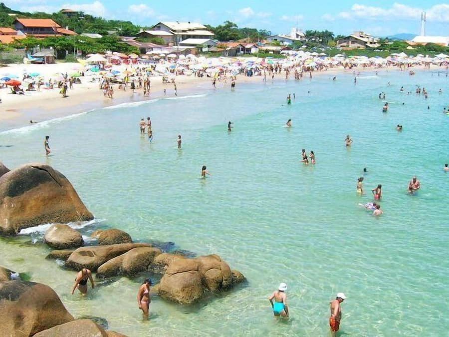 Una playa cerca