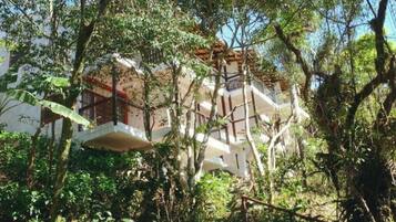 Fachada da propriedade