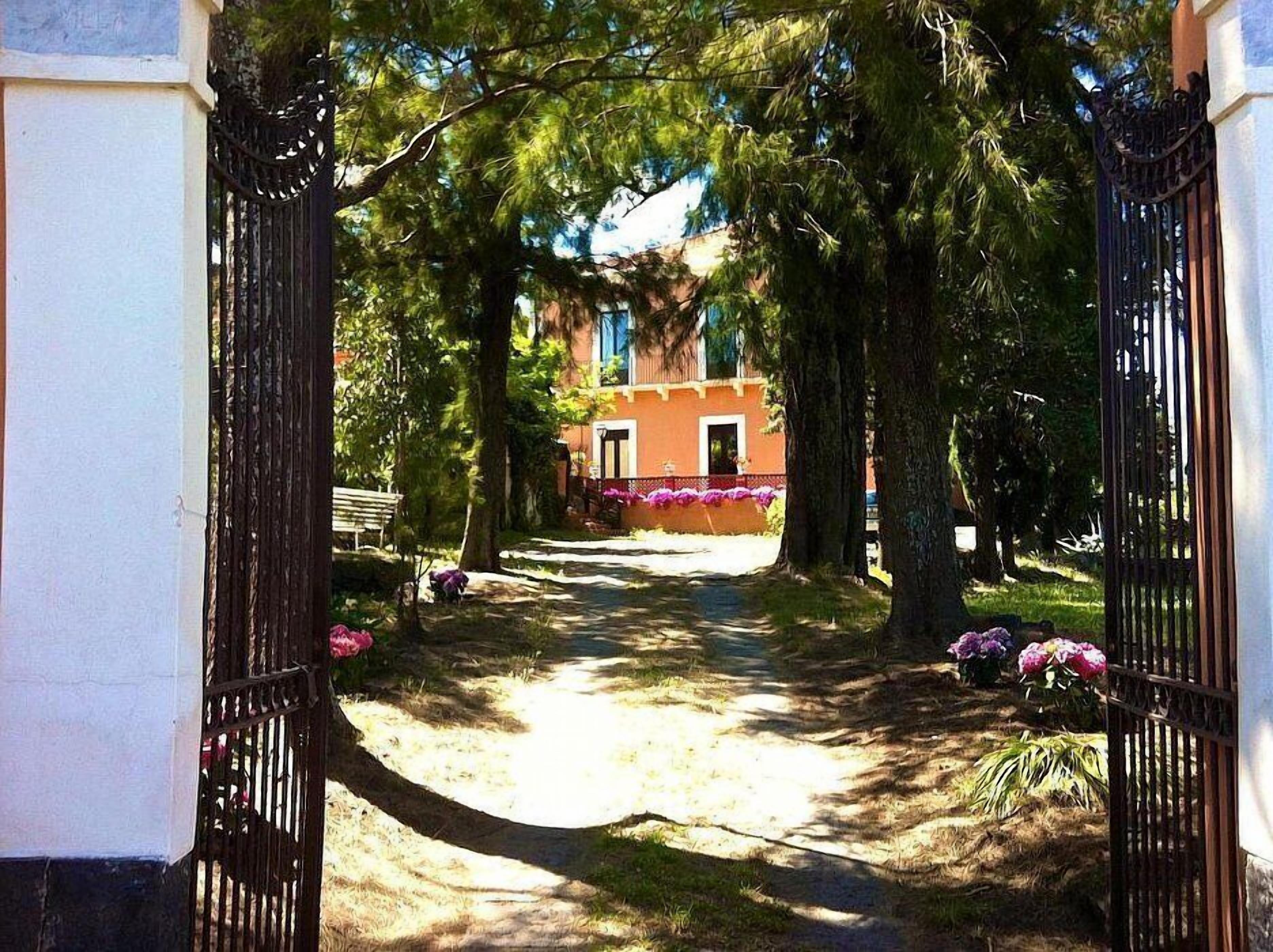 المنطقة المحيطة بالمنشأة