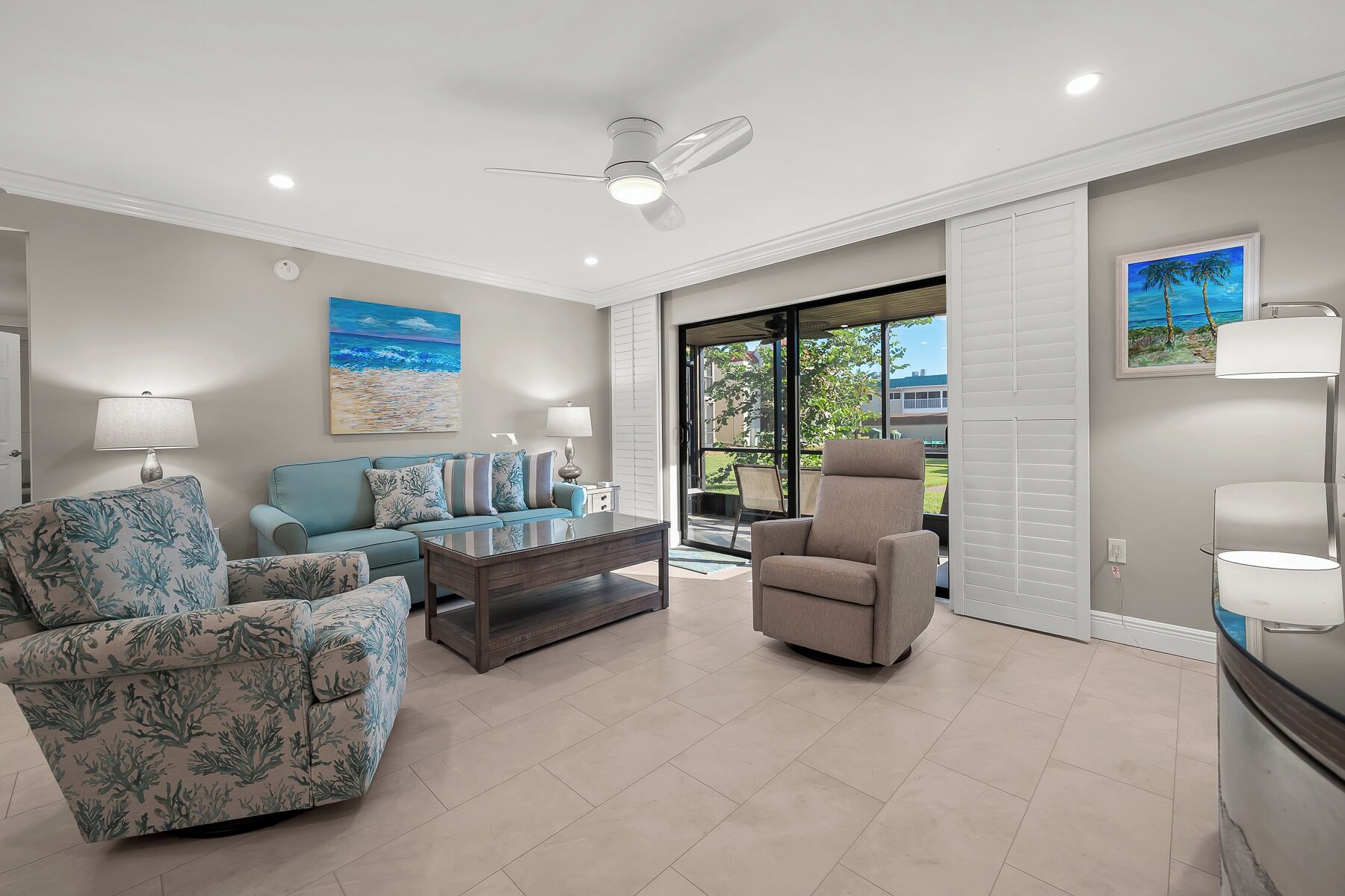 テレビ、DVD プレーヤー