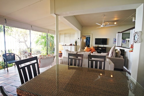Oceanfront Classic 3-bed House - Whitecaps