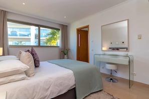 2 chambres, fer et planche à repasser, lit de bébé portatif, Wi-Fi