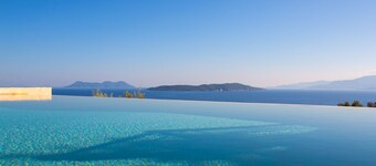 Villa Portokali - Romslig og luksuriøs villa med vakker havutsikt.