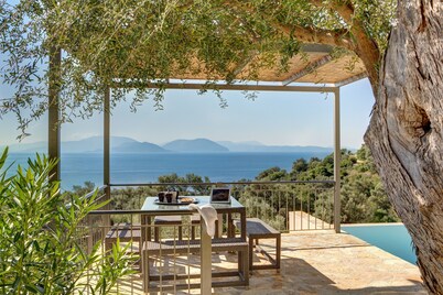 Villa Portokali - Spacious, luxury villa with endless seaview