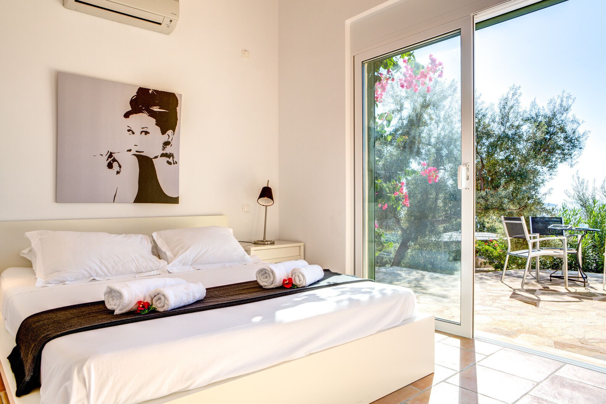 5 habitaciones, tabla de planchar con plancha, wifi y ropa de cama 