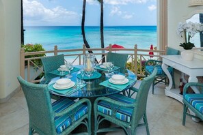 Outdoor dining - Beachfront Bliss with Spa Pool - Reeds House 9 (Reeds Bay)