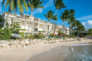 On the beach - Beachfront Bliss with Spa Pool - Reeds House 9 (Reeds Bay)