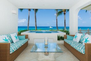 Terrace/patio - Beachfront Bliss with Spa Pool - Reeds House 9 (Reeds Bay)