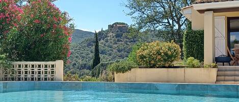 حمّام سباحة خارجي، حمّام سباحة مُدفَّأ