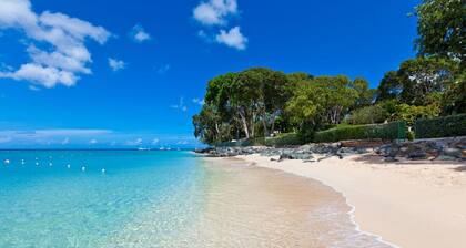 Charming Beachfront Villa - Church Point 4