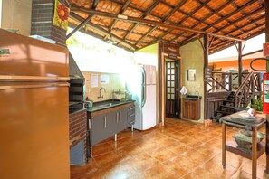 Stovetop, cookware/dishes/utensils -  VELINN Pousada Toca do Guaiamum (Ubatuba)