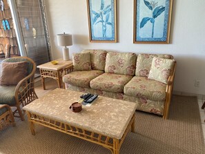 Smart TV, books - REDUCED RATES! 213 Beautiful oceanfront 1 bed/bath, 2nd floor condo (Lahaina)