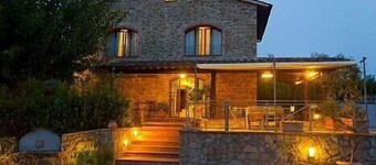 Villa Pagliara: A characteristic and welcoming three-story villa in the characteristic style of the Tuscan countryside, with Free WI-FI.