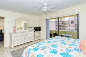 2 bedrooms, iron/ironing board, free WiFi, bed sheets - Beachfront Condo with spectacular Views! Steps to #1 Siesta Key Beach! (Sarasota)