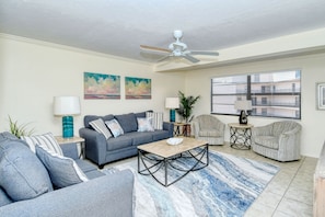 Smart TV, DVD player, books, offices - Beachfront Condo with spectacular Views! Steps to #1 Siesta Key Beach! (Sarasota)