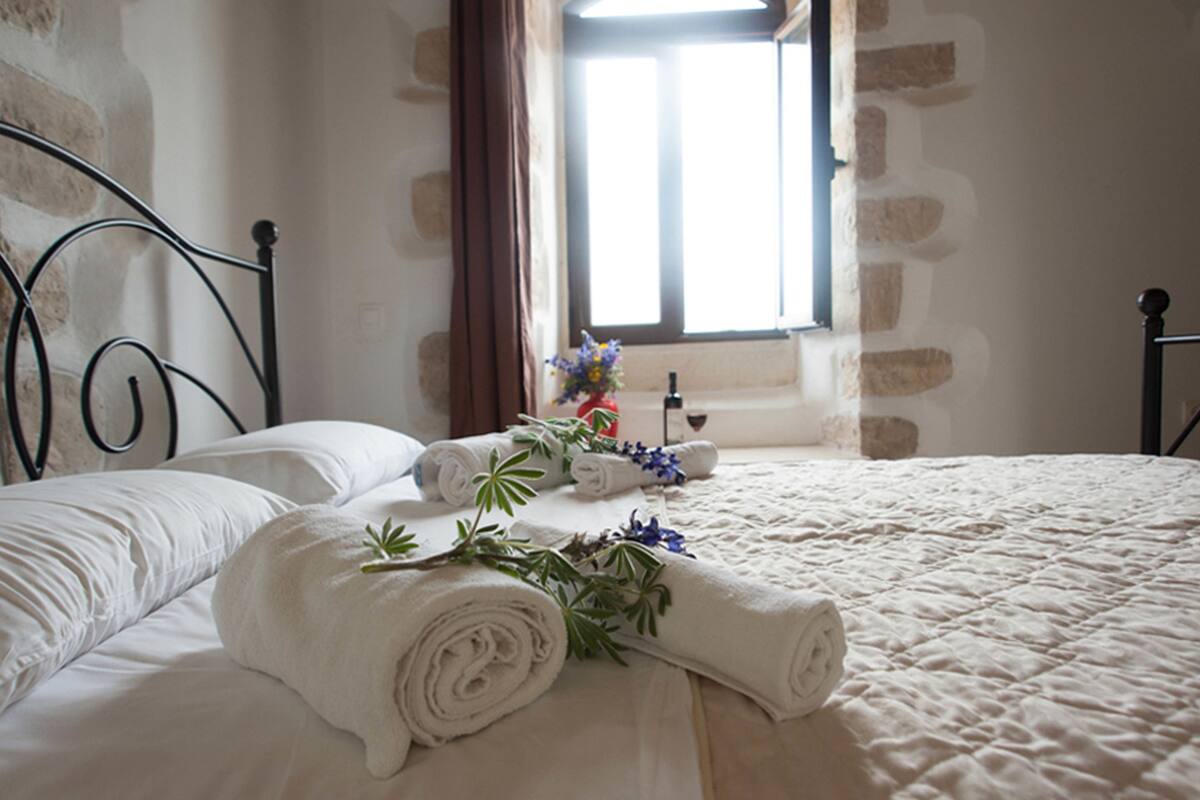 Blackout curtains, soundproofing, iron/ironing board, free WiFi