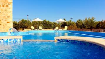 Seasonal outdoor pool, open 10:00 AM to 7:00 PM, pool loungers