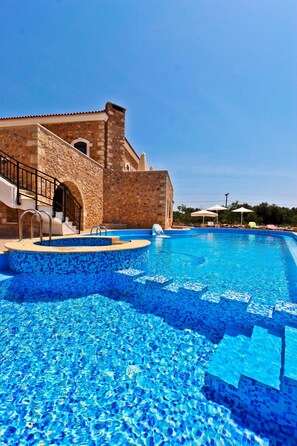 Seasonal outdoor pool, open 10:00 AM to 7:00 PM, sun loungers - Liberta Villas and Bungalows (Apokoronas)