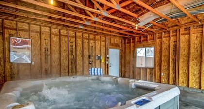 Sugarhouse Gem! Hot Tub * Pets Ok * Fenced Yard