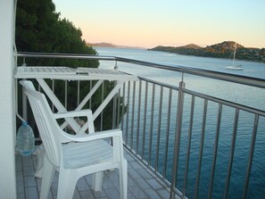 Property grounds - Studio apartment in Tribunj with Seaview, Balcony, Air condition, WIFI (68-1) (Tribunj)