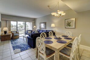 Télévision à écran plat, lecteur de DVD