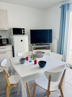 Dining - Beau T2 Cabine avec terrasse en front de mer (064) (Biscarrosse)