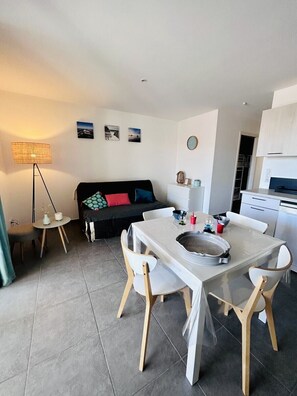 Interior - Beau T2 Cabine avec terrasse en front de mer (064) (Biscarrosse)