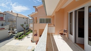 Property grounds - Apartment in Palit with Terrace, Air condition, WIFI, Dishwasher (820-3) (Palit)