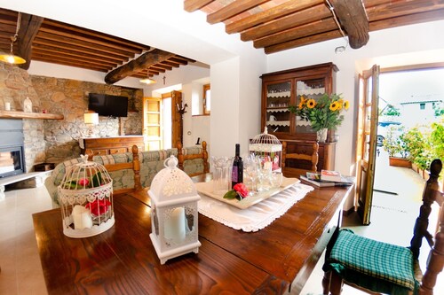 Country House / Farm House in Palmata with 5 bedrooms sleeps 11