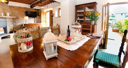 Country House / Farm House in Palmata with 5 bedrooms sleeps 11