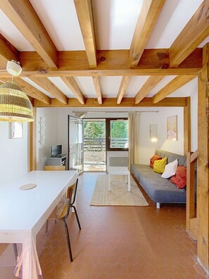 TV, DVD player - Charming quiet maisonette 5 pers. – Residence Les As – Lacanau Océan (LACANAU OCEAN)
