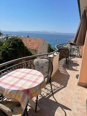 Outdoor dining - Apartment in Podgora with Seaview, Terrace, Air condition, WIFI (3812-4) (Podgora)
